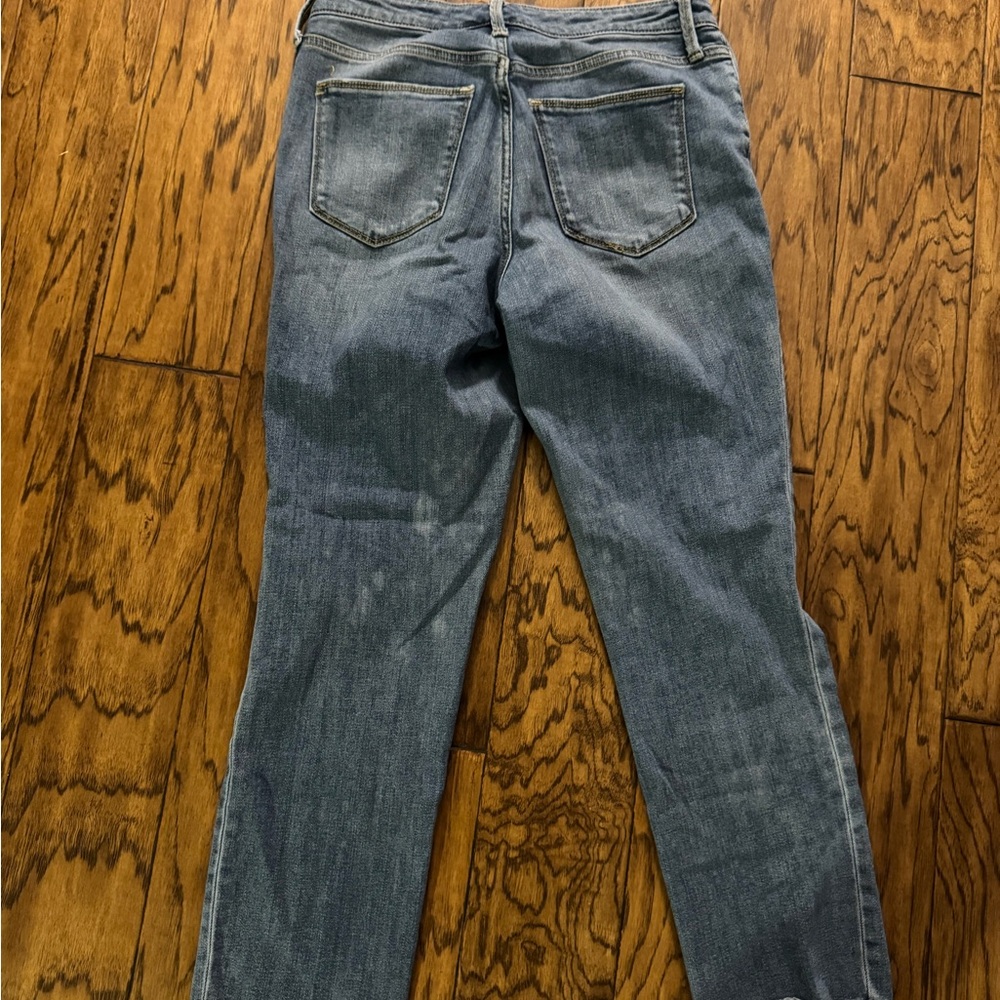 Universal Thread Women's Straight Leg Jeans in Denim Blue